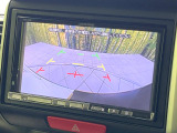 【バックカメラ】駐車時に後方がリアルタイム映像で確認できます。大型商業施設や立体駐車場での駐車時や、夜間のバック時に大活躍!運転スキルに関わらず、今や必須となった装備のひとつです!