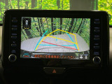 【バックカメラ】駐車時に後方がリアルタイム映像で確認できます。大型商業施設や立体駐車場での駐車時や、夜間のバック時に大活躍!運転スキルに関わらず、今や必須となった装備のひとつです!