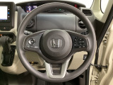 ハンドルにHondaセンシング系のクルーズコントロールやレーンキープアシストなどのスイッチと、オーディオの操作スイッチが装備されています。ハンドルから手を離さず安全に操作できます。