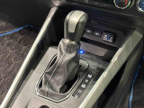 シフトチェンジが楽しいシーケンシャルシフト:シフトノブをアップ/ダウン(+/-)させ、マニュアル感覚のシフトチェンジで運転する楽しさが味わえます。