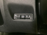 ハンドルの左下にETCがついています。高速道路の料金所の通過も楽々です!。 カードの取り出しもしやすい場所についています。