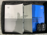 スマートキーは鍵をバッグに入れたままでもドアロックの開閉やエンジンのON・OFFができます。夜間や雨の日も鍵を探さなくて良いので便利です。