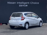 外装色:ブリリアントシルバーMです。1年間走行無制限保証。バッテリーも保証対象。全国の日産サービス工場で保証整備が可能です。有料で最長3年間のワイド保証プレミアムもございます。