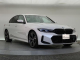 一目で伝わるBMW特有のスポーティーなプロポーションは、BMWの走行性能を生み出すのに欠かせない要因の一つです。細部まで拘りぬいたお車をぜひ一度ご覧ください!