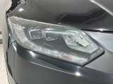 LEDヘッドライトは、点灯の瞬間から最大光量を発揮し、突然暗くなるトンネルなどでの安定感を高めます。
