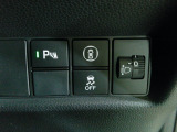 パーキングセンサーや横滑りを防ぐVSA等のスイッチ類は運転席の右側、手の届きやすい位置にあります。
