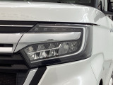LEDヘッドライトは、点灯の瞬間から最大光量を発揮し、突然暗くなるトンネルなどでの安定感を高めます。
