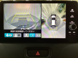 マルチビューカメラシステム搭載車です。お車の周囲を全方位でカバーします。後方・前方・両脇と、コンディションが悪い視界でもカラーモニターに映し出した映像がドライバーをサポートします。
