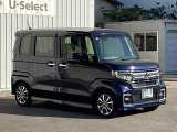 LEDヘッドライトを装備しています。LEDヘッドライトはとても明るく、雨の日や夜間走行も安全・安心です。オートライトコントロール付きで周囲の明るさに応じて自動で点灯・消灯します。