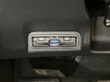 ハンドルの左下にETCがついています。高速道路の料金所の通過も楽々です!。 カードの取り出しもしやすい場所についています。