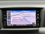 日産純正メモリーナビ(MJ320D-W)装備、NissanConnectマイカーアプリ対応、オペレーター通話や音声対話検索、スマホアプリと連動などに対応した高機能ナビ。
