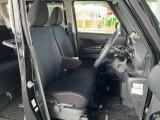 運転のしやすさや、乗り降りにも配慮した運転席