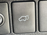 【パワーバックドア】スマートキーや運転席のボタンを押すだけでリアゲートが自動で開閉します!荷物を持っている時や、高い位置にあるバックドアを閉める際に便利な機能です♪