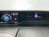 視認性の良いメーターパネルデザインです。ディスプレイに各種情報、設定画面が見やすく表示されます。