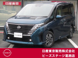 お洒落なターコイズブルーパールメタリック色のセレナです。
