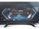 ヘッドアップディスプレイは車速、ナビのルート誘導、制限速度などの重要情報を専用スクリーンにカラーで直接投影する安全技術です。
