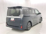 後ろから見ると車の印象も変わりますね♪