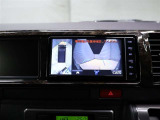 パノラミックビューモニター付きです。車両を上から見たような映像をディスプレイオーディオ画面に表示。運転席からの目視だけでは見にくい、車両周辺の状況をリアルタイムでしっかり確認できます。