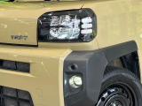 【LEDヘッドライト】悪天候や夜間走行時も良好な視界を確保し安心して運転できる高輝度LEDヘッドライトを装備!点灯速度が早く、消費電力も抑えられています。
