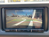 【バックカメラ】駐車時に後方確認もできますので、大きなお車が不安なお客様でも安心してお乗り頂けます。