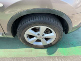 純正アルミホイール付!このお車にぴったりなホイールが付いてます◎