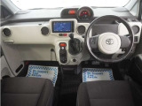 運転にかかわる様々な操作を安全に行えるように視点移動が少なく、操作性に配慮されたスイッチ類が凝縮されたコクピットです。