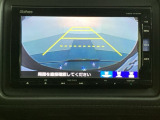 バックでの車庫入れも安心です! リアカメラが付いているバックモニター付のナビを装備しております。操作線もついており距離感も画面から確認できます。