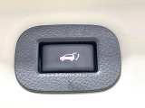 【パワーバックドア】スマートキーや運転席のボタンを押すだけでリアゲートが自動で開閉します!荷物を持っている時や、高い位置にあるバックドアを閉める際に便利な機能です♪