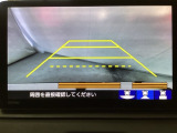 バックでの車庫入れも安心です! リアカメラが付いているバックモニター付のナビを装備しております。操作線もついており距離感も画面から確認できます。