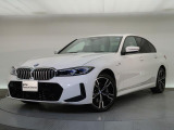 BMWのお車は、走行の安定性とコーナリングの良さを追求し、思い通りにハンドルの操作可能です。試乗車もご用意しておりますので、ぜひ&ldquo;駆け抜ける歓びをご体感ください!