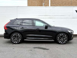 北欧流のラグジュアリーを体現したXC60。伝統的なスカンジナビアン・デザインを継承しながら、躍動感にあふれ優雅な雰囲気を身にまとう、新しい潮流を具現化したスタイリングです。