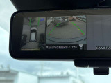 ディスプレイ付ルームミラーでクルマを上空から見下ろしているかのように、状況を把握できます。4つのビュー「トップ・フロント・サイド・バックビュー」を切り替えることで狭い場所でも周囲が映像で確認できます。