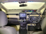 広びろとした視界が運転にゆとりを広げます。