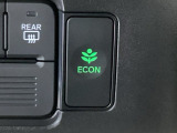 ★ECONスイッチ★ エコドライブを加速しよう!スイッチをONにすると、運転の仕方によるロスを抑え込み燃費をよくするようクルマが頑張ります(*^ー^*)燃費向上にチャレンジ♪