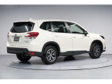 東京スバル認定U-CAR!人気の白のSK型フォレスターが入荷!フロント・サイド・バックカメラ!電動リヤゲート!ETC!シートメモリーなど装備充実でオススメの一台!