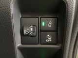 ハンドルの右側にはヘッドライトレベライザーと路外逸脱抑制機能のオンオフスイッチなどがついています。ヘッドライトレベライザーは道路状況や積荷の加重に応じてライトの高さを調節できます。
