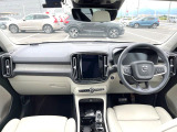 XC40B4インスクリプション入庫しました!harman/kardon高音質サウンドやメモリ機能付きパワーシートなど快適装備が盛りだくさんです!是非ご覧にお越しくださいませ。