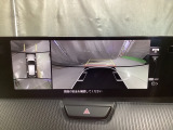 狭い場所での駐車やすれ違いなどでより的確な運転操作に役立つ360&deg;ビューモニターが装備されています。