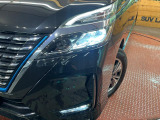 【LEDヘッドライト】悪天候や夜間走行時も良好な視界を確保し安心して運転できる高輝度LEDヘッドライトを装備!点灯速度が早く、消費電力も抑えられています。