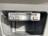 【ETC】有料道路を利用する際に料金所で停止することなく通過できる、ETC車載器(ノンストップ自動料金収受システム機器)が装備されています。セットアップを行うことで利用可能になります。