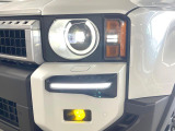 【LEDヘッドライト】悪天候や夜間走行時も良好な視界を確保し安心して運転できる高輝度LEDヘッドライトを装備!点灯速度が早く、消費電力も抑えられています。