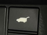 【パワーバックドア】スマートキーや運転席のボタンを押すだけでリアゲートが自動で開閉します!荷物を持っている時や、高い位置にあるバックドアを閉める際に便利な機能です♪