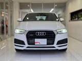 先代からデザインが変らないシングルフレームグリルです。全車同じデザインで統一感があり、Audiのアイコンの一つです。