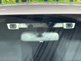 【アイサイトVer3】前方の車両等を検知し、衝突しそうな時は警報で注意を促し、ブレーキを踏む力をサポート。ブレーキを踏めなかった場合は衝突被害軽減ブレーキが作動、衝突回避をサポートします。