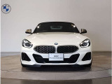 ☆BMWの代名詞とも言える【キドニーグリル】一目見ただけでBMW車であると認識できる確固たるアイコンとして存在感を放ちます☆