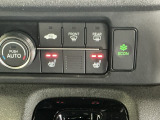 運転席/助手席シートヒーターで寒い日もすぐに温かくなり快適に過ごせます。2段階の温度調整が可能です