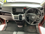 【前方視界】開放的な前方視界!運転がしやすく疲れにくいです♪窓が大きく、見通しがとっても良いおクルマですよ♪