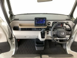 【前方視界】開放的な前方視界!運転がしやすく疲れにくいです♪窓が大きく、見通しがとっても良いおクルマですよ♪