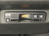 ETCもついています。高速道路の料金所の通過も楽々です!。 カードの取り出しもしやすい場所についています。