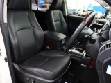 運転席シートは多少の使用感は有れど 綺麗な状態です。